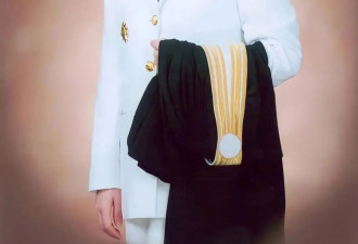 48岁泰国王后撞衫73岁法国第一夫人，谁赢了？！