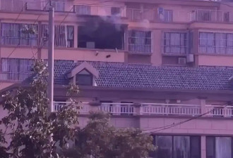 男子拧开煤气试图迷晕少女性侵 ，因点烟引发爆燃