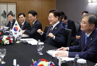 与挪威首相会晤，李在明当场模仿“维京划船”