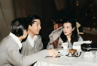 75岁刘晓庆晒与姜昆合影，都保养得很好，一起主持过83年央视春晚