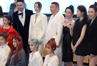 北京大秀，赵子琪小女儿晕倒、大女儿一脸冷漠