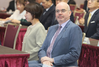 北京强硬拒绝两岸无前提对话 批他变川普太上皇