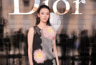 巴黎时装周：奚梦瑶撑起礼服，韩素希美貌出走