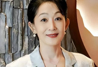 她是国家一级演员，与哥哥约定一生不婚