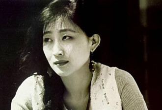 她是国家一级演员，与哥哥约定一生不婚