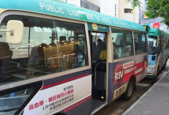 50岁保洁阿姨和53岁保安起争执 死掐对方脖子