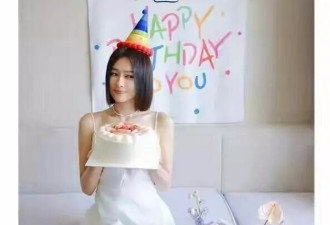 秦岚豪宅庆祝45岁生日，一身白吊带长裙水蜜桃