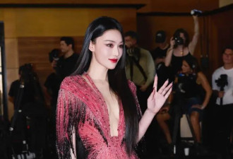 39岁张馨予晒出巴黎时装周惊艳美照，身形依然饱满充满成熟气质