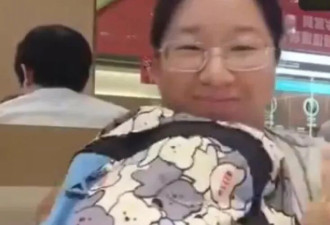 女子自带食材吃海底捞 打包免费零食还炫耀：丢人吗