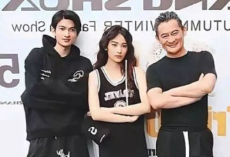 59岁景岗山携儿女走秀：儿子185女儿175