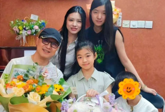众星现身温网，章子怡儿子抠鼻、周杰伦夫妻一脸严肃