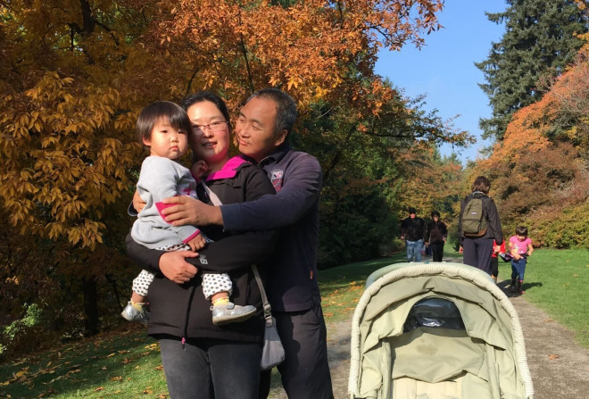 潘绍军与妻子及幼子