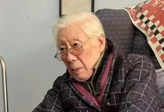90岁焦晃:1天5包烟穿纸尿裤,与小30岁三婚妻子住破旧小区