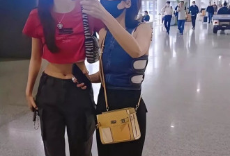 贾静雯逛超市被偶遇，穿露腰背心时髦似少女