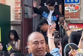黄晓明青岛街头被拍，假发分层尴尬遭围观