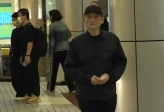 徐克深夜医院门口回应施南生离世：她坚持到生命最后一刻，在亲友陪伴下安详离开