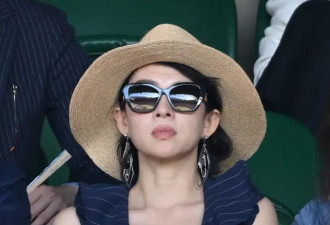 章子怡晒与抖森合影！她观看温网决赛两套衣服美爆了