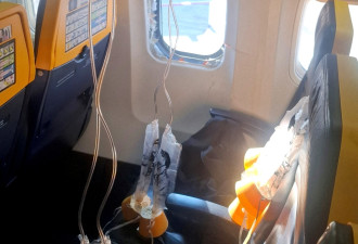 男半身被吸出机外2分钟 廉航窗户爆裂妻忆生死瞬间