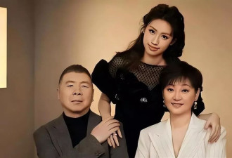 冯小刚终被曝脑袋全是斑块,养女徐朵脸肿原因藏不住了