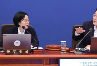 李在明在直播间与网友互动：支持的扣1,不支持扣2