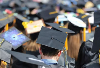 学费涨 工作难 美国人越来越怀疑大学值不值得读