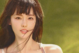 40岁张嘉倪离婚后首次晒美照，一改往日端正典雅，展现极致性感
