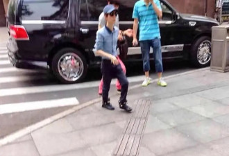 偶遇43岁郭敬明 又小又瘦像小孩……