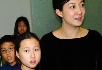 考古|吴绮莉公开成龙拒认女儿原因：没有任何一个人叫我做过亲子鉴定