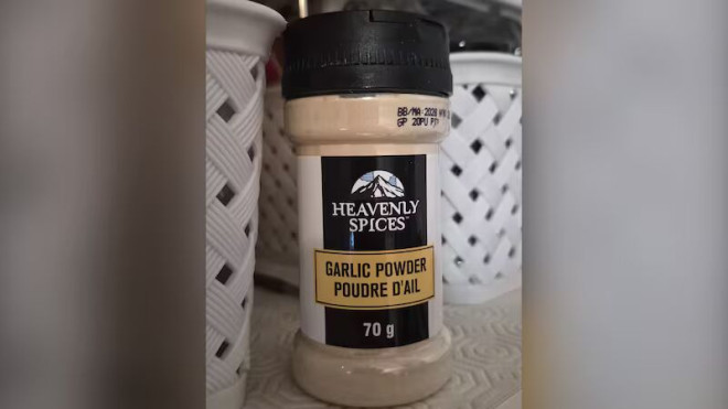 Dollarama 门店销售的 Heavenly Spices 70 克装蒜粉。