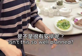 61岁张曼玉上海街头被偶遇！穿百元条纹衫配阔腿裤