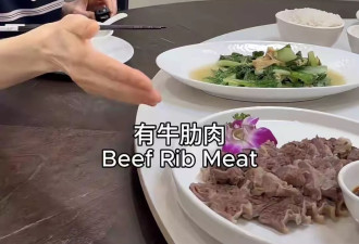 61岁张曼玉上海街头被偶遇！穿百元条纹衫配阔腿裤