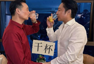 太尴尬！64岁马景涛拜见岳父，岳父亲状态更年轻