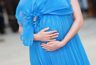 47的汤唯、43岁的安妮海瑟薇官宣三胎，她们比20岁还要更美