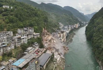 重庆山体崩塌前夜 有人上山查看后挨家挨户通知撤