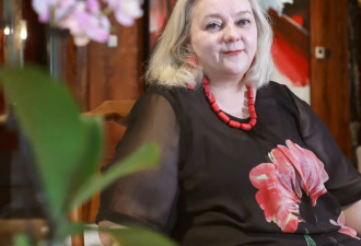 这位洋媳妇说东北话"嘁里喀嚓" 还能给总统当翻译
