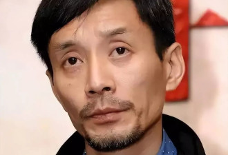 田小洁近况曝光！手揽年轻女星，56岁老的认不出