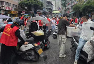 重庆彭水山体崩塌后，“摩托大军”的引擎，响起来了