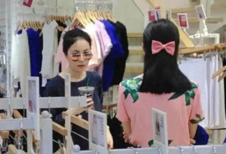 56岁王菲三里屯买衣服被偶遇，素颜冷白皮秒杀网红