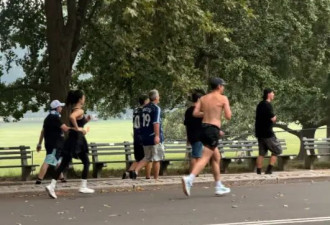 杨紫在美国纽约晨跑被偶遇 一身黑色运动装
