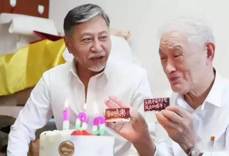牛犇医院送别儿子，一身黑衣背影里都带着悲凉
