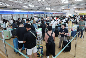 中国旅客挤爆仁川机场 插队暴冲撞员工 韩网愤怒