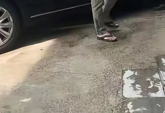 72岁刘德凯定居昆明养老，独自开老奔驰保养