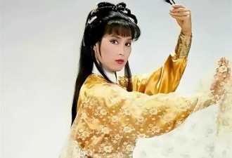 出身豪门，给有妇之夫生娃惨遭抛弃，66岁仍单身