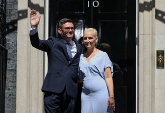他正式出任英国首相：将启动“熔断机制” 推政经新模式