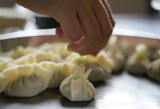 长期吃自制饺子全家确诊胰腺癌，妻子痛哭：我错了