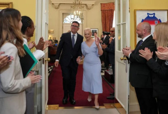 英国新首相上任首道命令！誓言终结“露宿街头”