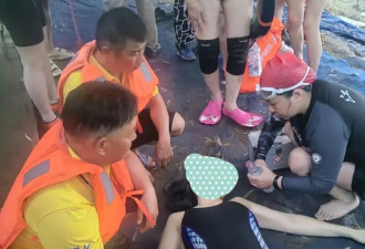 女子在长江游泳被卷入船底，众人合力营救