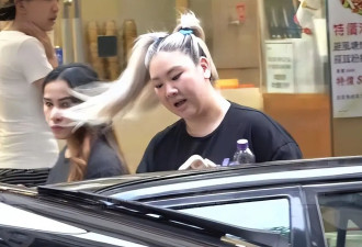 香港知名女星染金发将复出，抗抑郁症三年，去年遗憾错过《歌手》