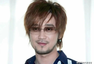 57岁周传雄近况曝光！与空姐隐婚25年儿女双全，温柔相守成人生赢家