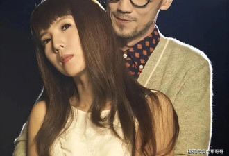 57岁周传雄近况曝光！与空姐隐婚25年儿女双全，温柔相守成人生赢家